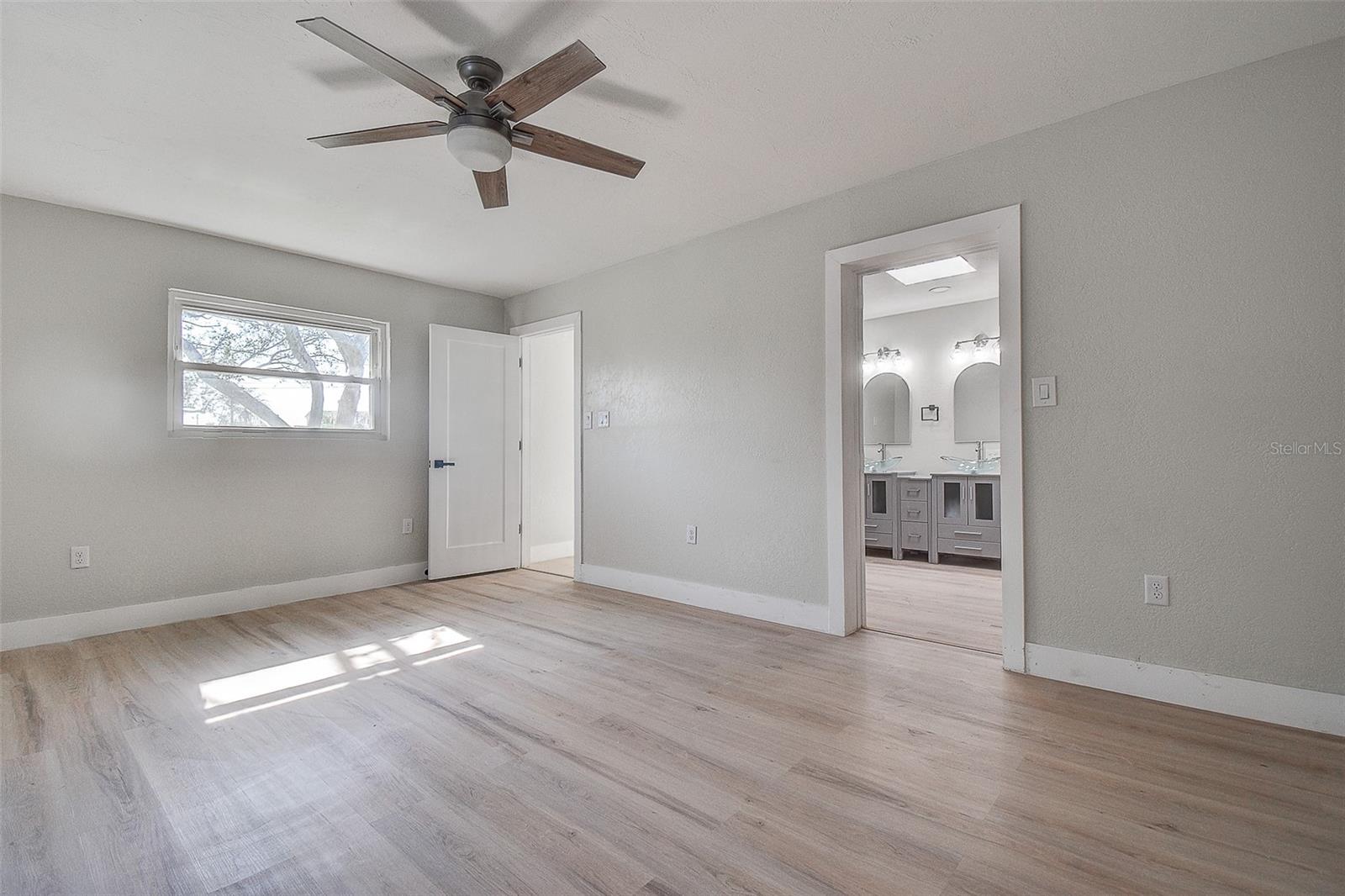 SUN-LIT SHORES - Residential