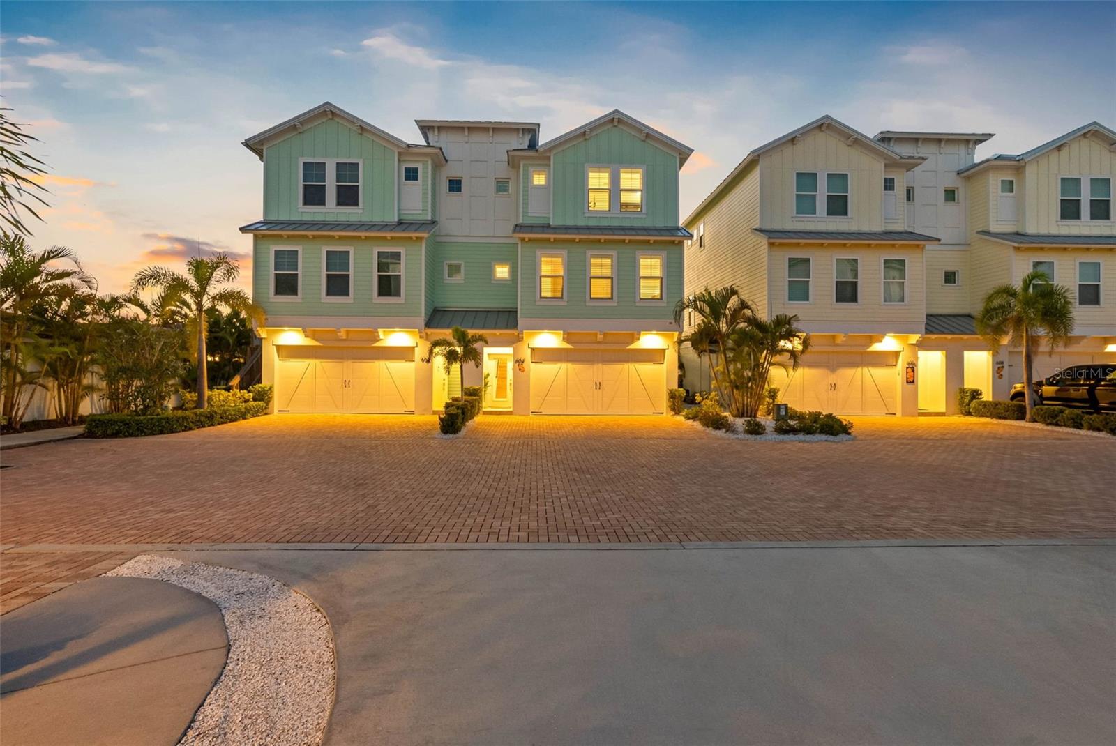 SEA PALMS - Residential