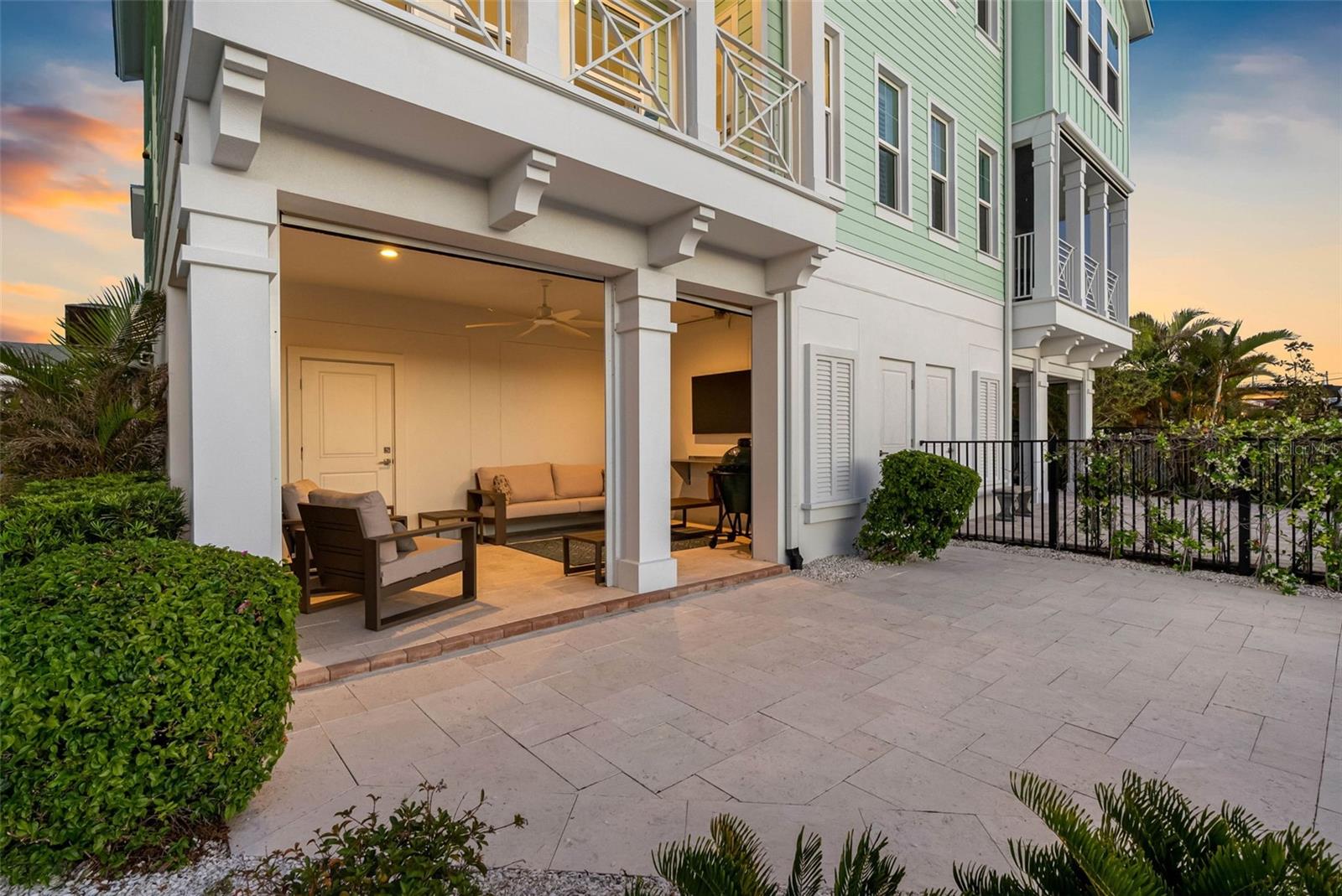 SEA PALMS - Residential