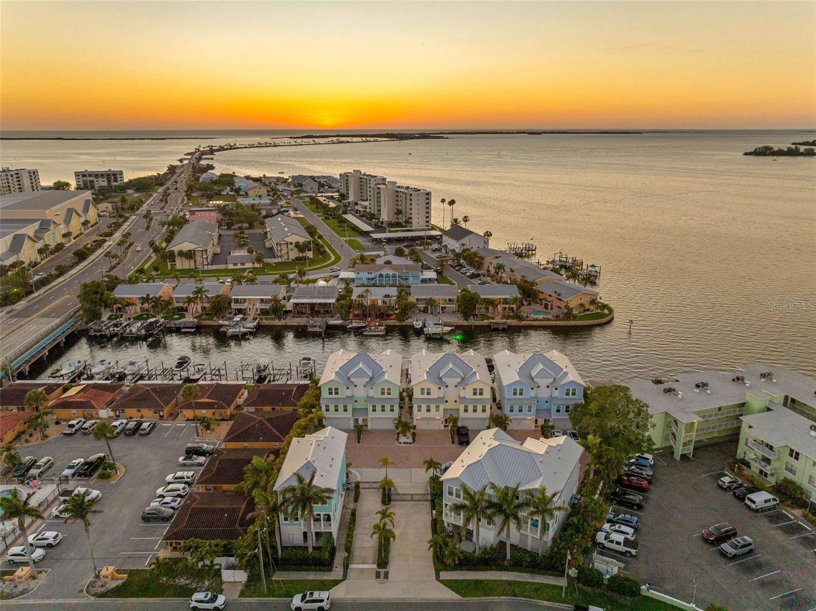 SEA PALMS - Residential