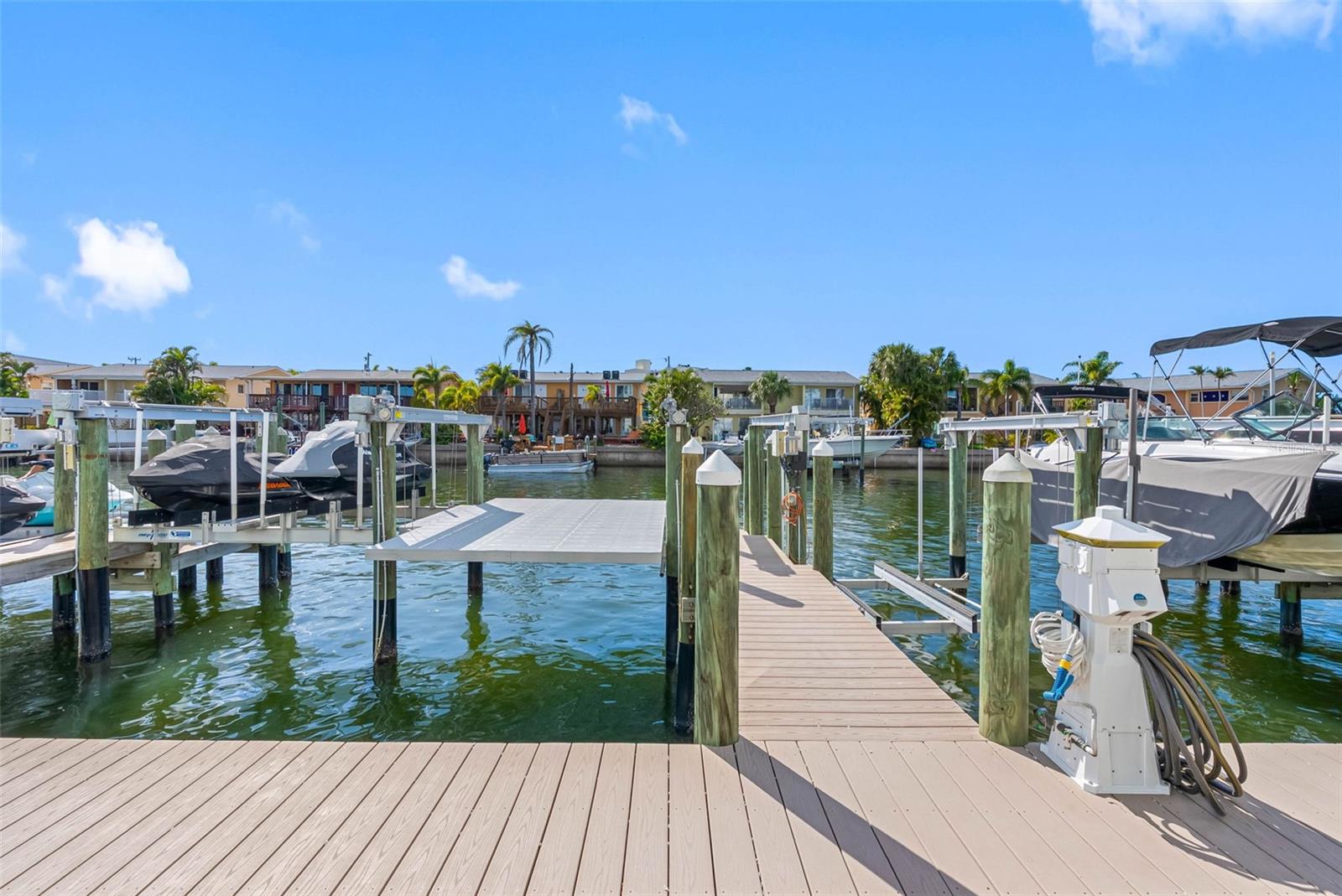 SEA PALMS - Residential