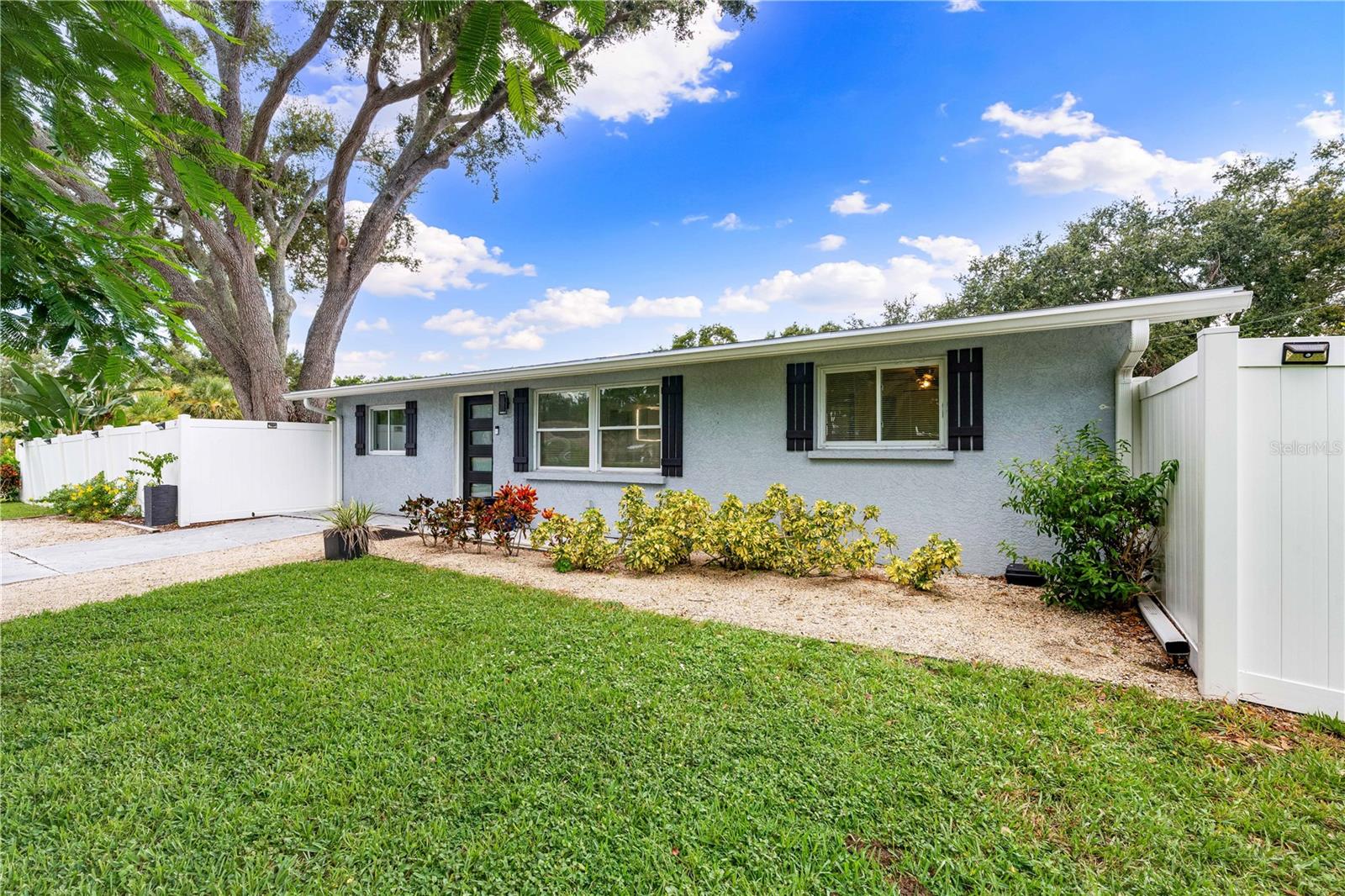 CASTI-LYN - Residential Lease