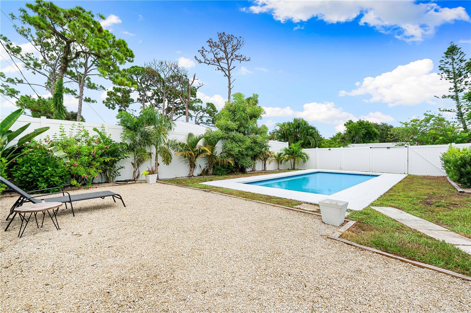 CASTI-LYN - Residential Lease