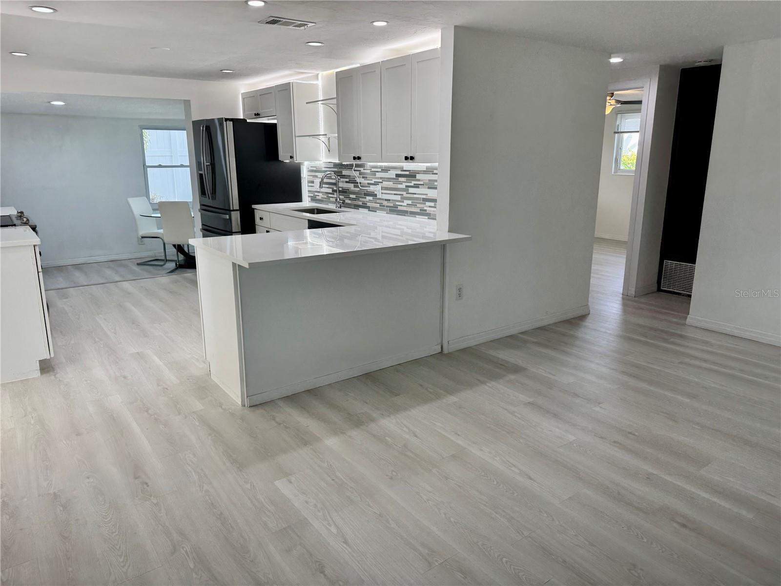 CASTI-LYN - Residential Lease