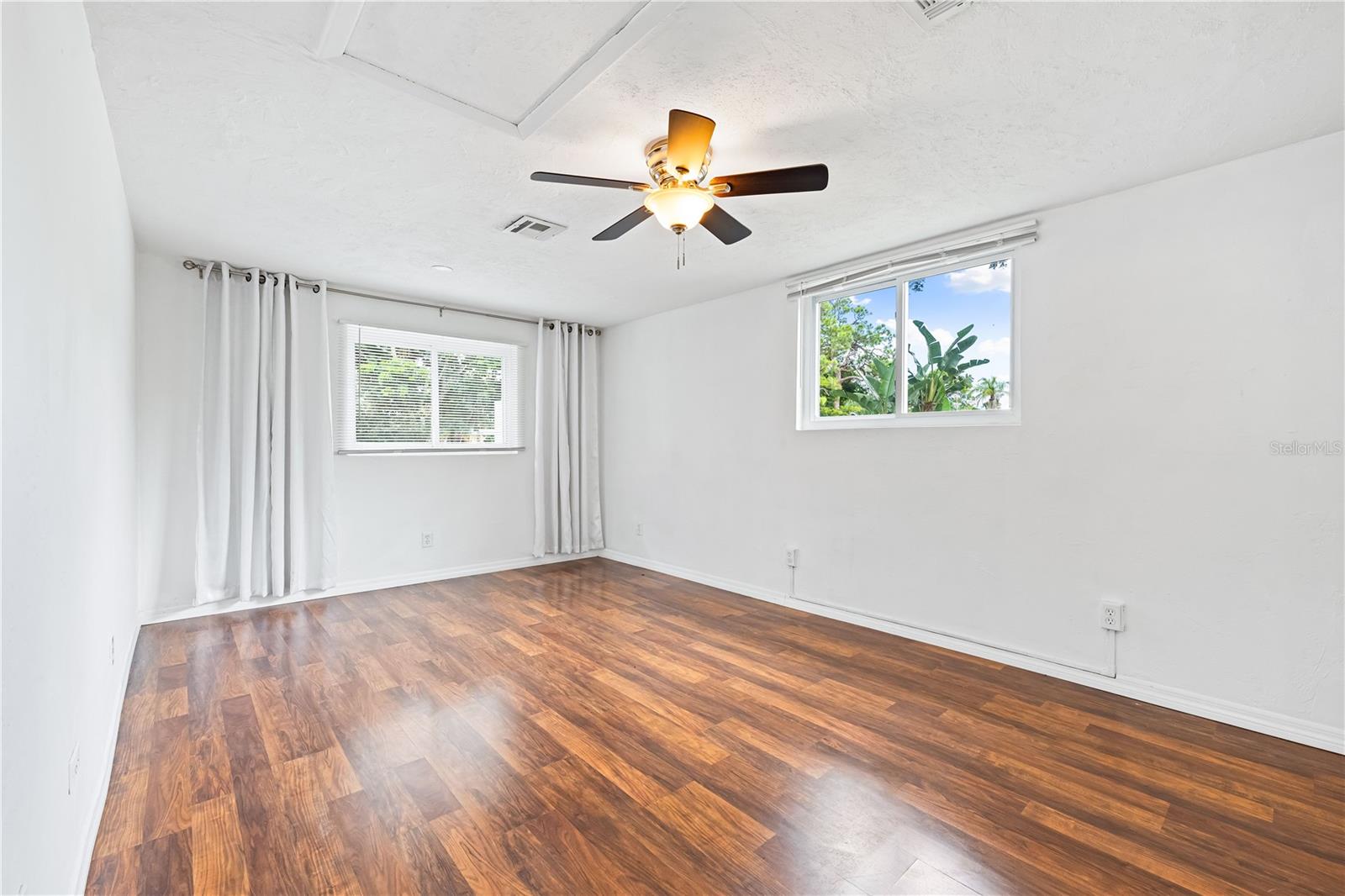 CASTI-LYN - Residential Lease