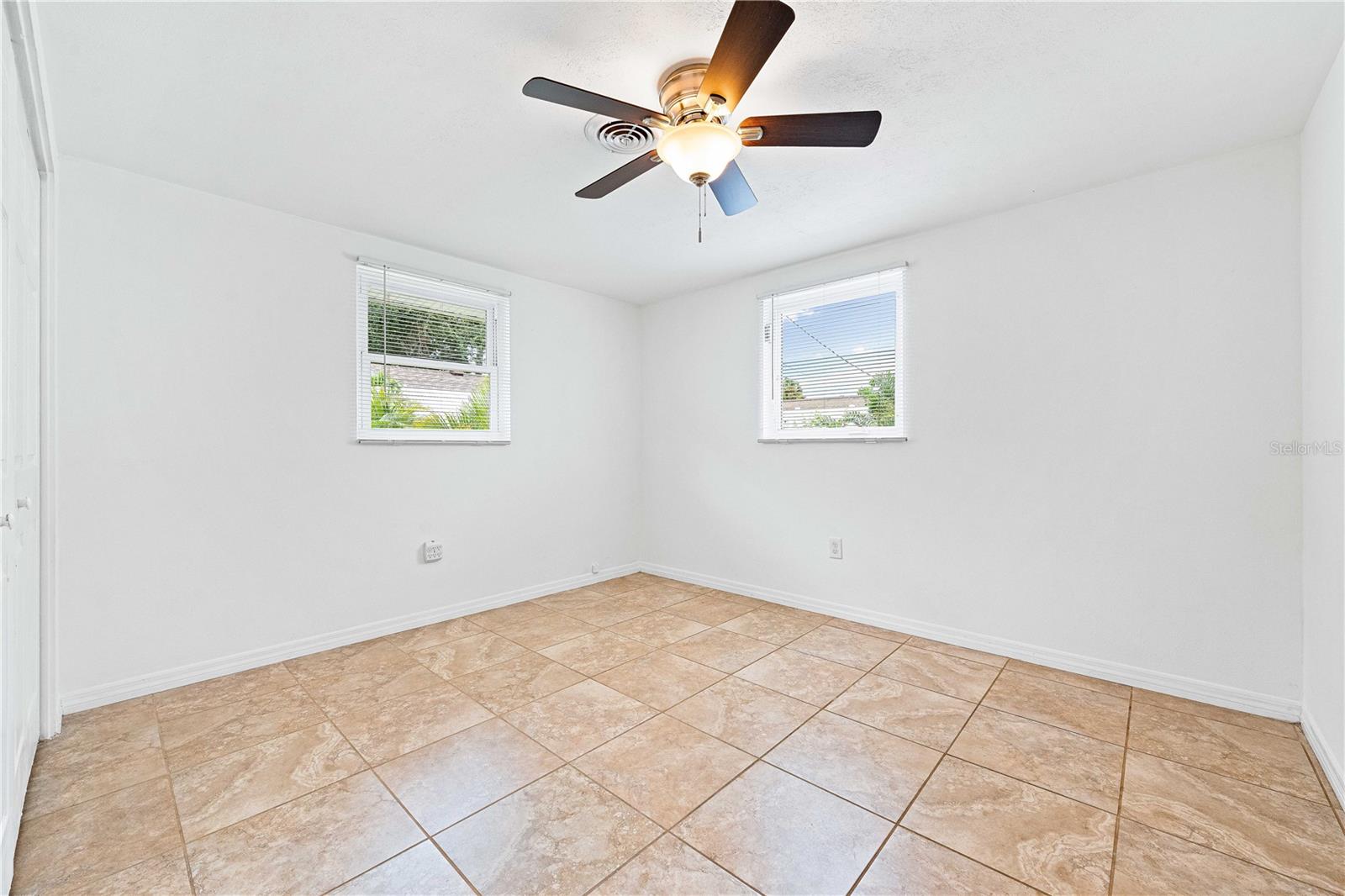 CASTI-LYN - Residential Lease