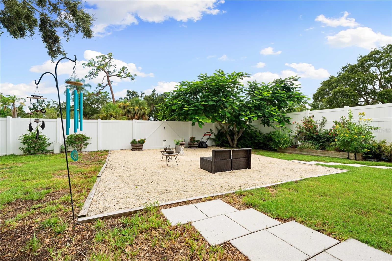 CASTI-LYN - Residential Lease