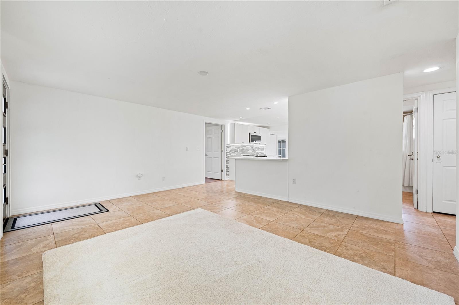 CASTI-LYN - Residential Lease