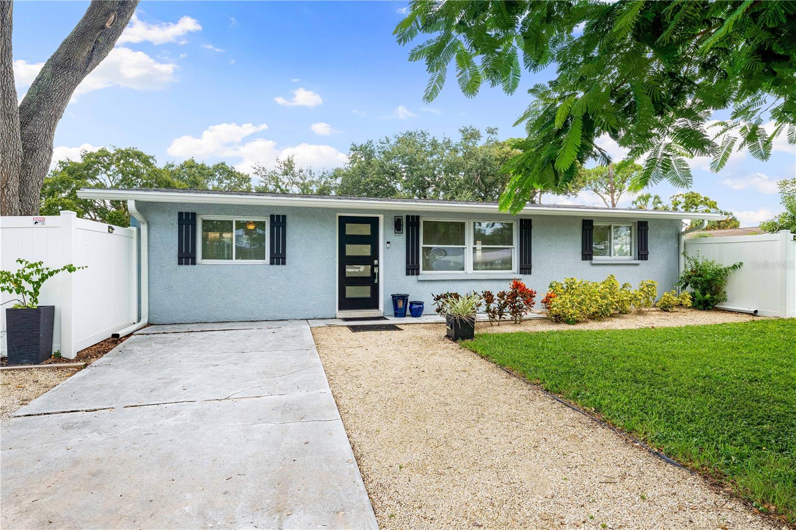 CASTI-LYN - Residential Lease