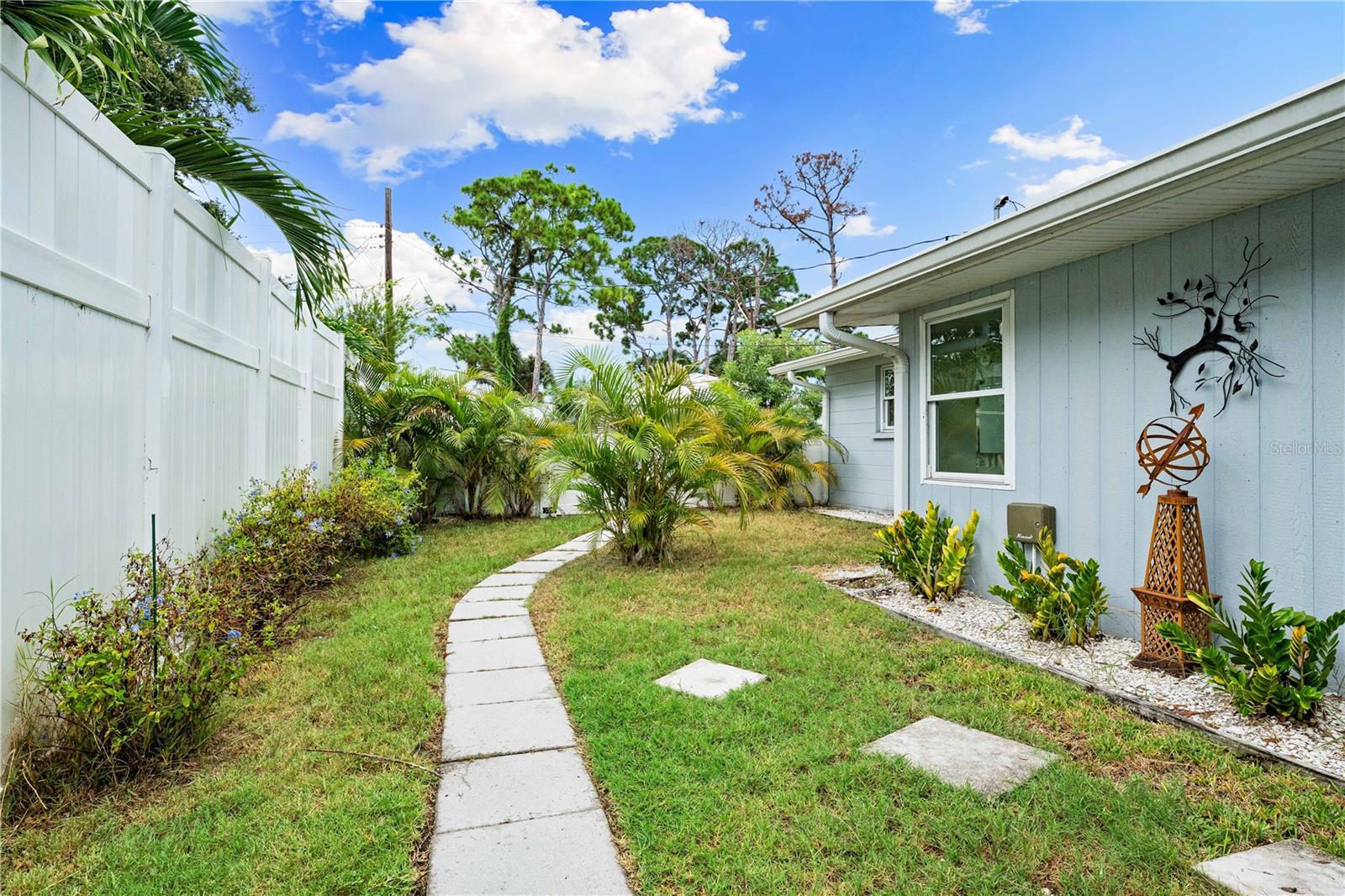 CASTI-LYN - Residential Lease