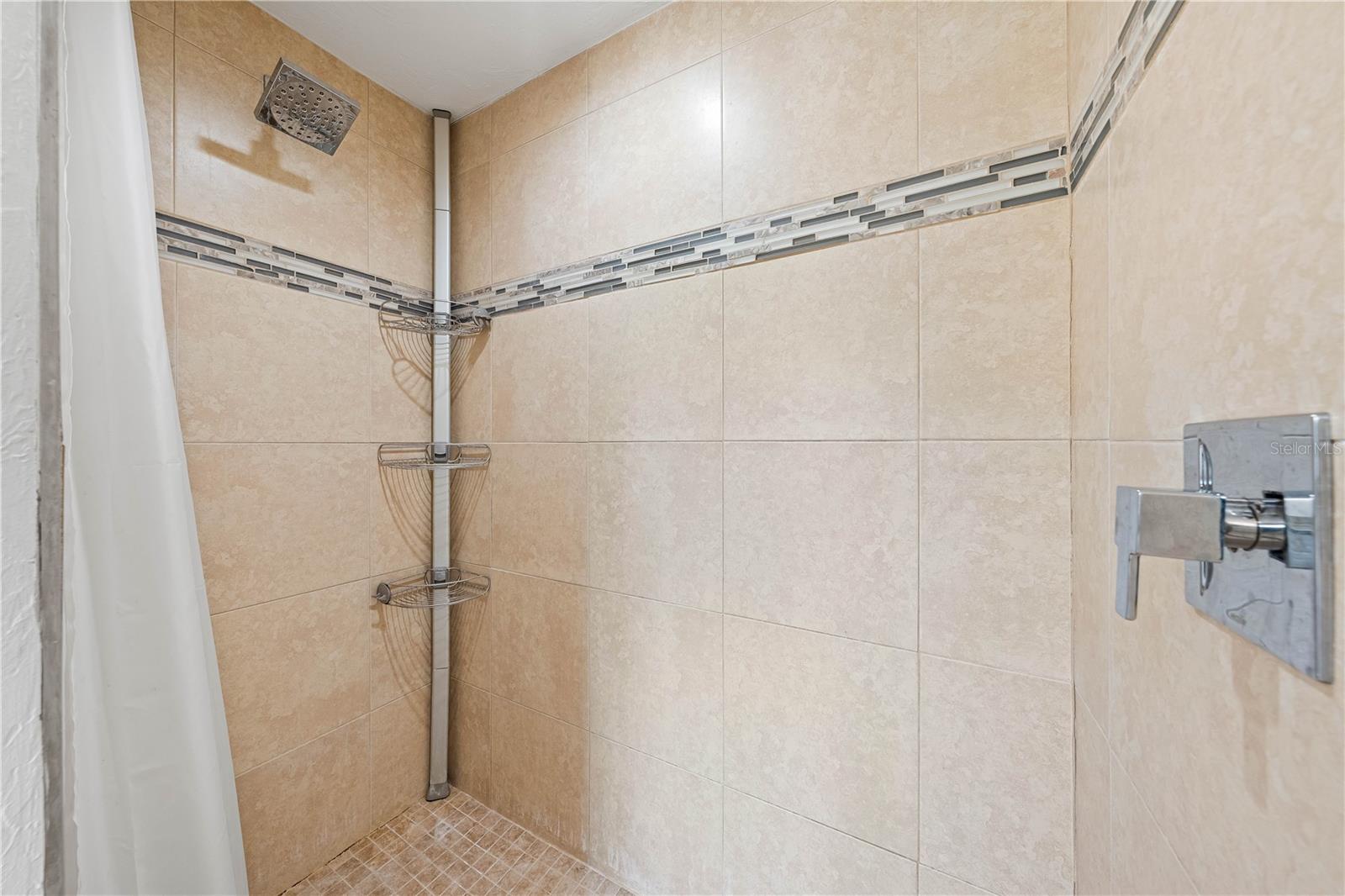 CASTI-LYN - Residential Lease