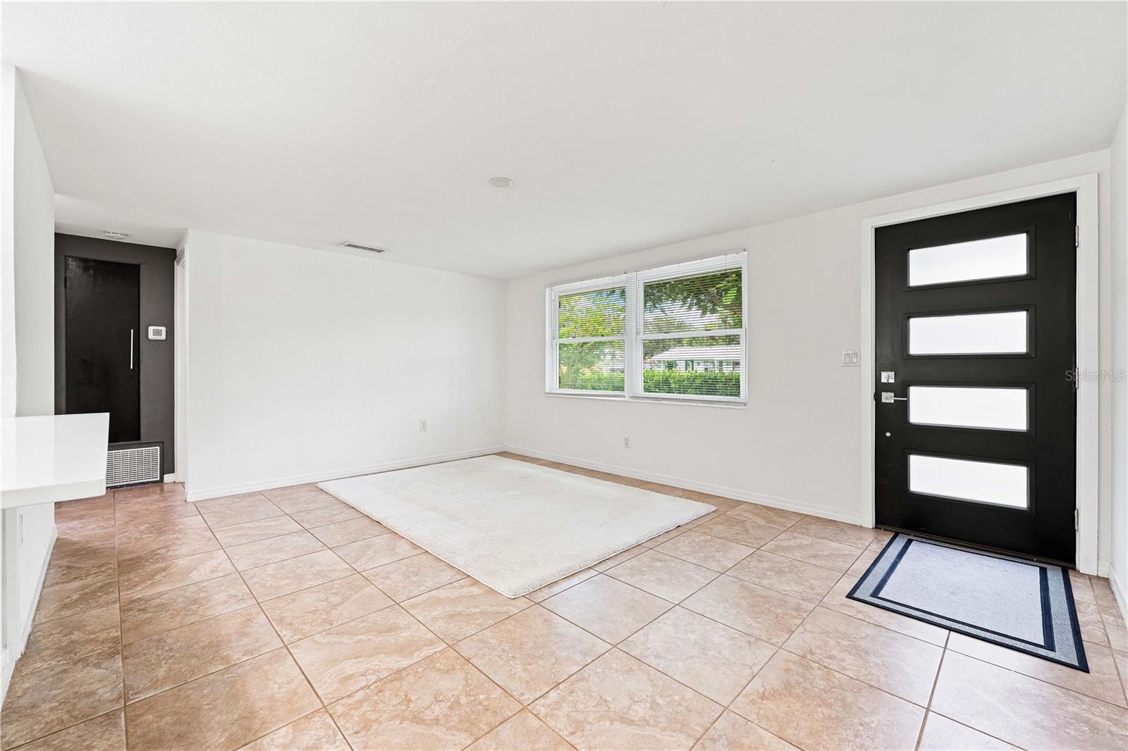 CASTI-LYN - Residential Lease