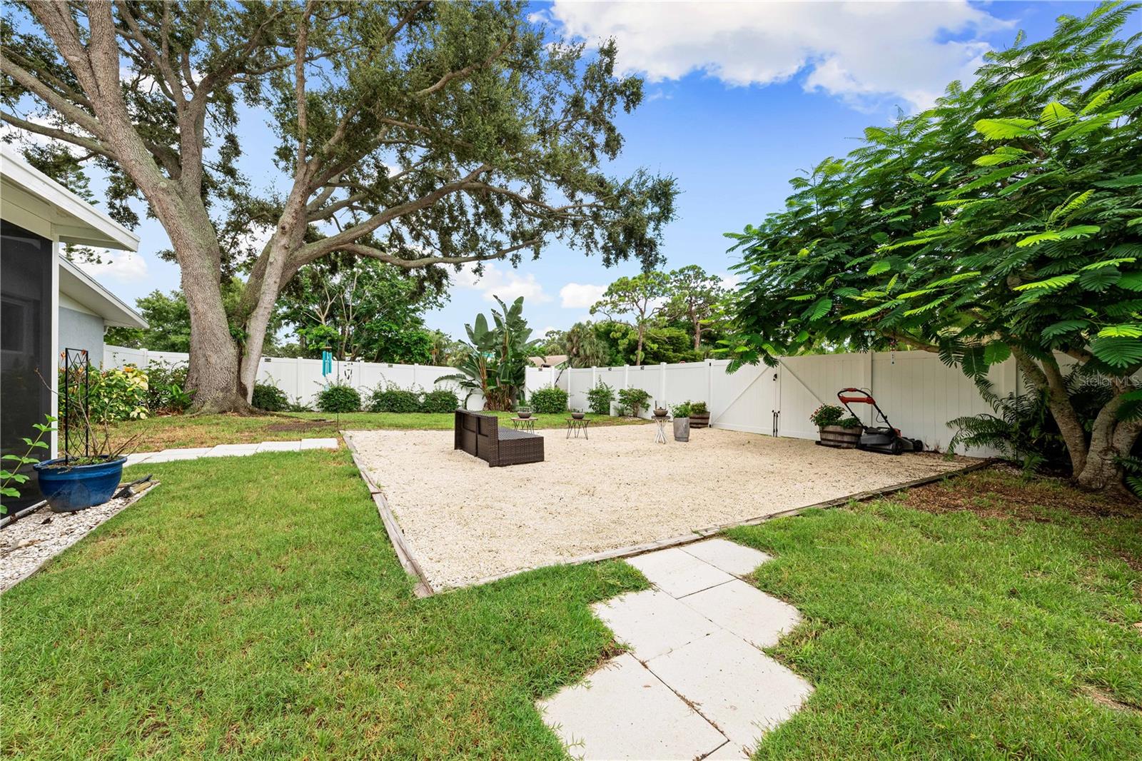 CASTI-LYN - Residential Lease