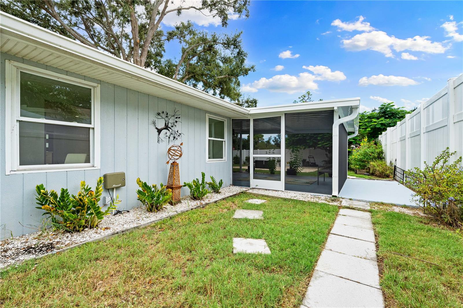 CASTI-LYN - Residential Lease