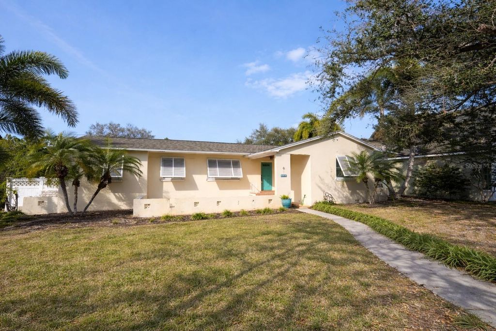 Photo of 601 34th Avenue NE, St Petersburg, FL 33704 (MLS # TB8482458)