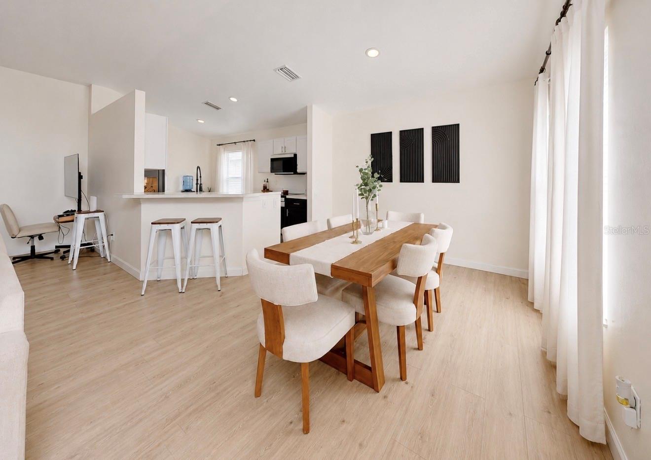 SOUTH POINTE PH 8 - Residential
