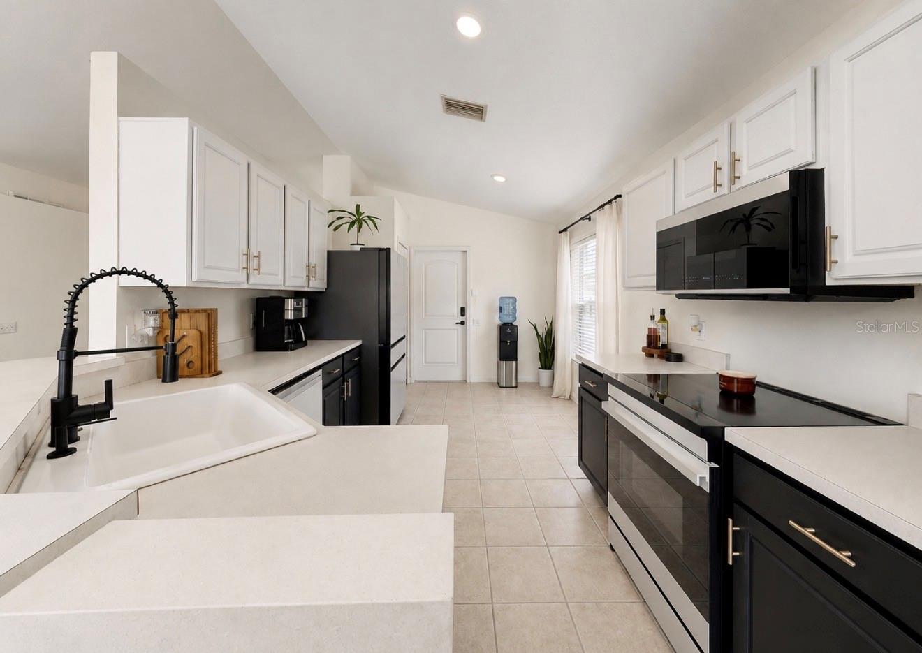 SOUTH POINTE PH 8 - Residential