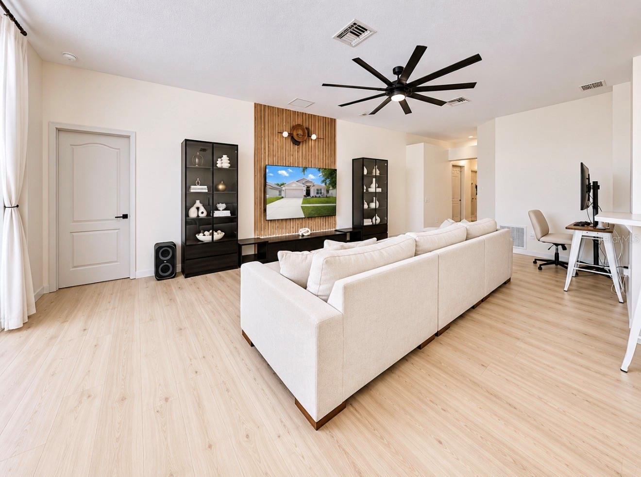 SOUTH POINTE PH 8 - Residential