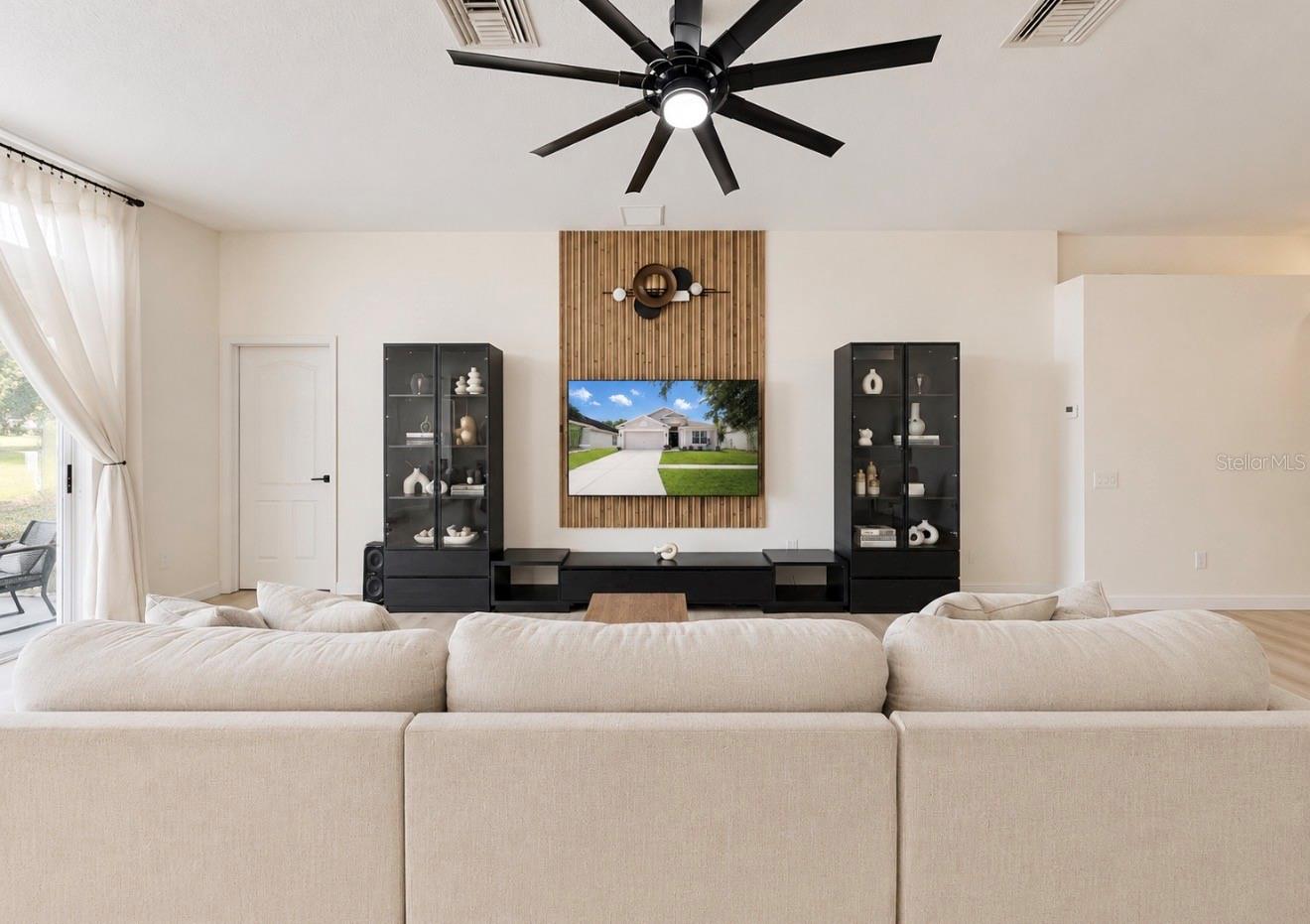 SOUTH POINTE PH 8 - Residential