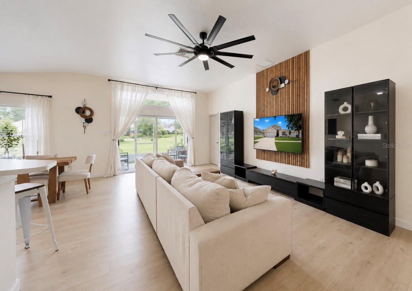 SOUTH POINTE PH 8 - Residential
