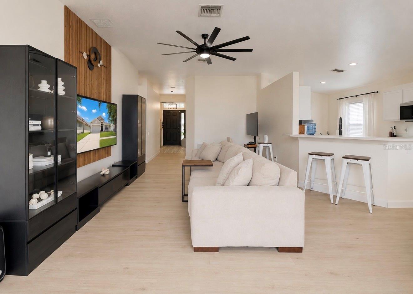 SOUTH POINTE PH 8 - Residential