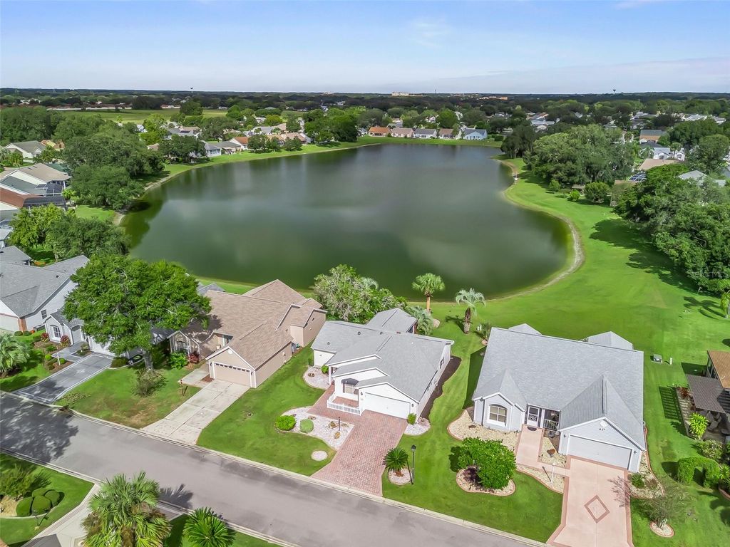 Photo of 1013 Del Rio Drive, Lady Lake, FL 32159 (MLS # G5103804)