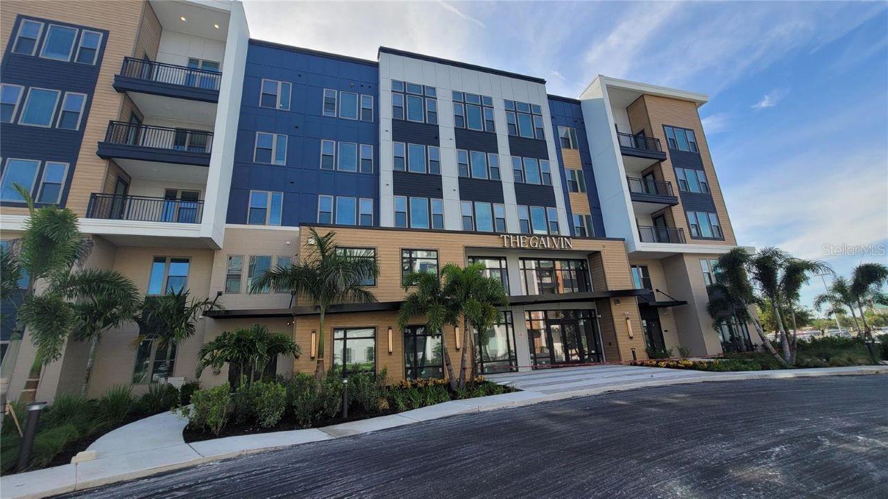 Welcome to The Galvin – Modern Luxury Living in Brandon!
Experience elevated living in this brand-new luxury apartment community just minutes from Downtown Tampa. The Galvin offers thoughtfully designed studio, one-, two-, and three-bedroom floor plans featuring spacious layouts, custom closets, designer finishes, and smart home technology.
Enjoy resort-style amenities including a stunning pool, Sky Lounge, yoga room, fully equipped fitness center, golf simulator, arcade, sports lounge, dog spa, game room, and conference rooms. Interiors boast contemporary lighting, ceiling fans, and high-end finishes throughout.
Conveniently located near the Selmon Expressway, I-75, and I-4 for quick access to downtown, plus walking distance to Topgolf, Dave & Buster’s, IFLY, and premier shopping and dining.
(Community Highlights)
Smart home features
Custom walk-in closets
Resort-style pool & Sky Lounge
Game room, arcade, and golf simulator
Fitness & yoga studio
Dog spa + pet-friendly policies
Business & conference center
Easy access to Downtown Tampa
Don’t miss your chance to live in one of Brandon’s most exciting new communities. Schedule your private tour today!