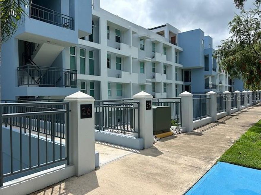 Attractive apartment with excellent natural light and cross ventilation, located in a high area of the complex, with eastern views and surrounded by greenery that provides privacy. It is a third-floor unit that is level with the parking area, with no stairs required.

The apartment features 3 bedrooms, 2 bathrooms, a family room, balcony, and 2 separate parking spaces. It offers a spacious and comfortable layout with 1,597 square feet, in excellent condition. There is plenty of closet space, including a large walk-in closet in the master bedroom.

The apartment is rented fully furnished and equipped, move-in ready. Includes:

Washer and dryer

Refrigerator

Stove with oven

Window air conditioners in the bedrooms

Inverter console air conditioner for the living/dining/kitchen area

Roll-up blinds on all windows

Mirrored closet doors

The complex offers 24/7 security, and the apartment has a security gate door at the entrance. Amenities include:

Swimming pool

Gazebo

Half basketball court

Playground

Visitor parking

Conveniently located between Río Piedras and Trujillo Alto, just minutes from PR-199, Galería Pacífico, Galería Paseos, restaurants, Metro Pavía Clinic, and the Expreso Las Américas.

Only certified service animals are allowed.
Applicants must provide a credit report, proof of employment and income, among other requirements.