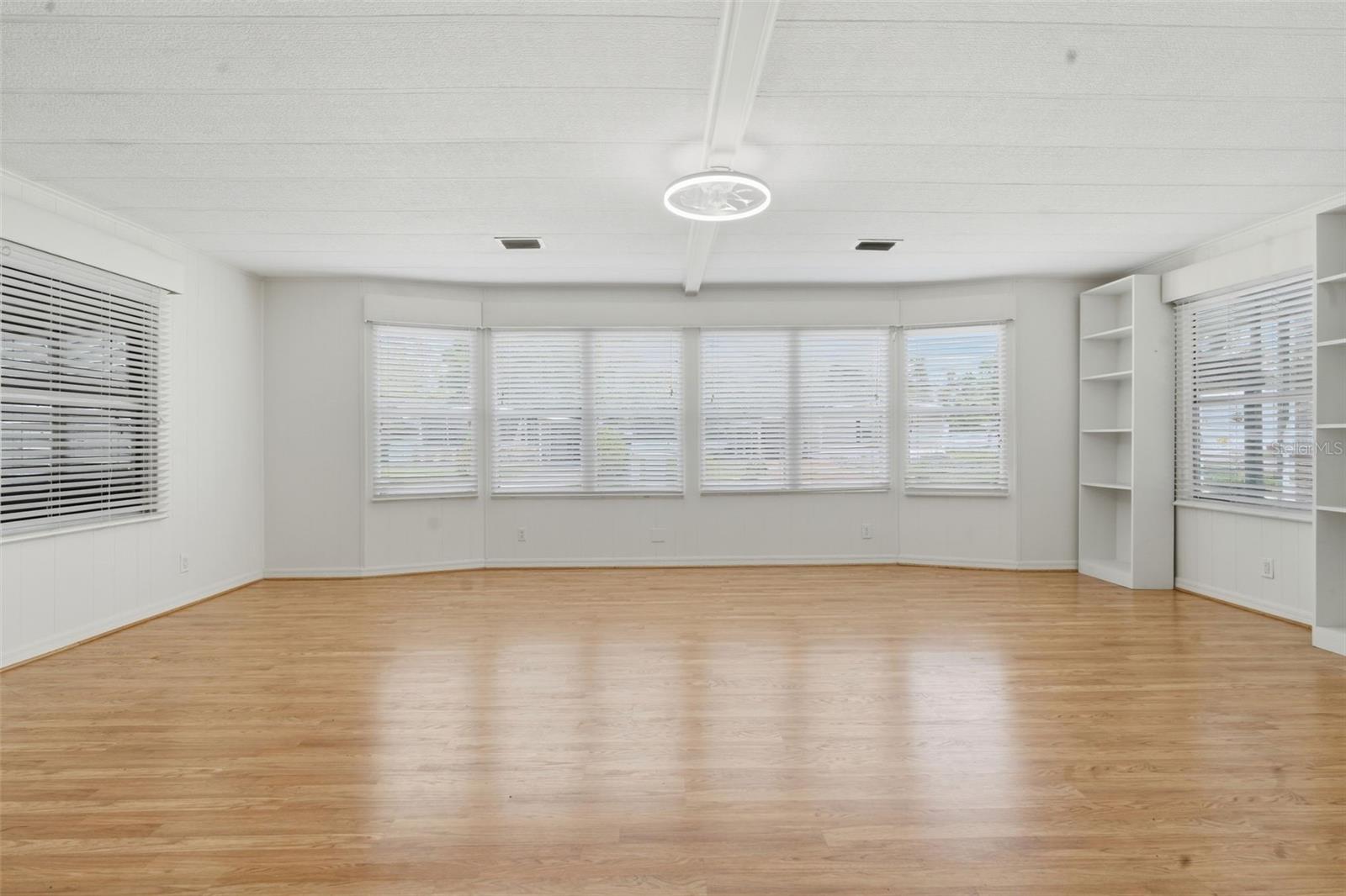 142 FLORENCE BOULEVARD