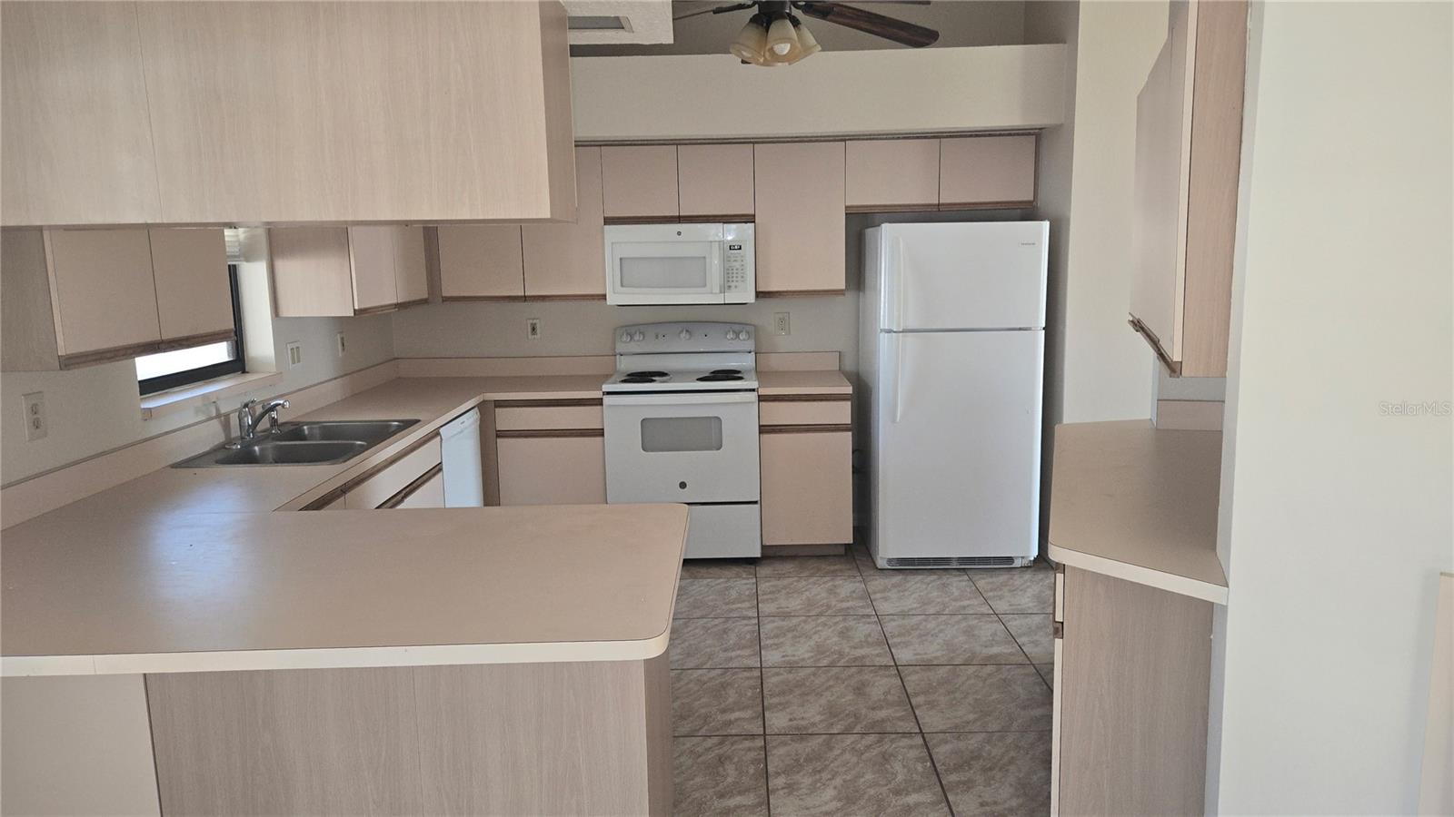 SOUTH VENICE - Residential Lease