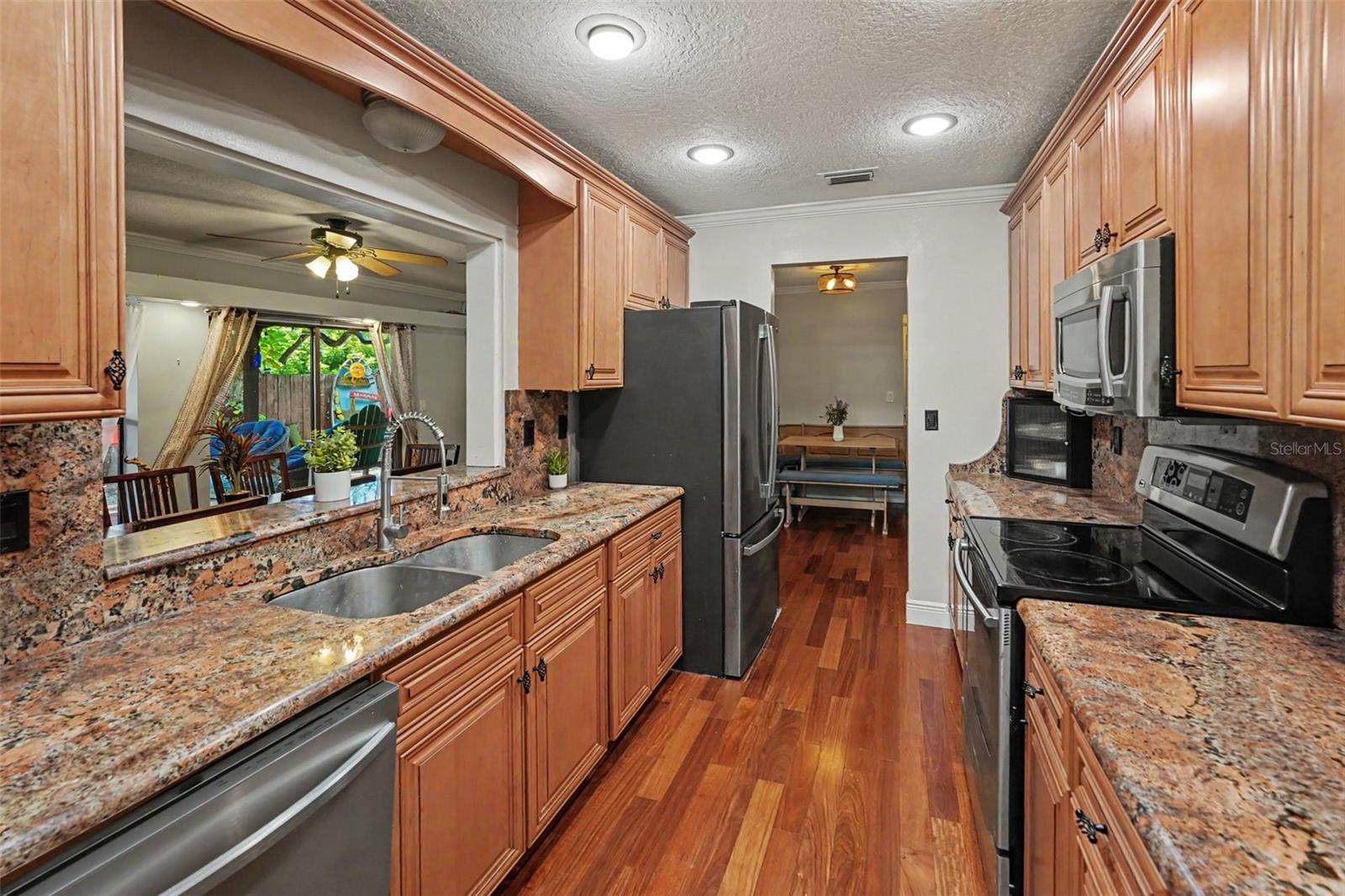 508 WHITE OAK DRIVE