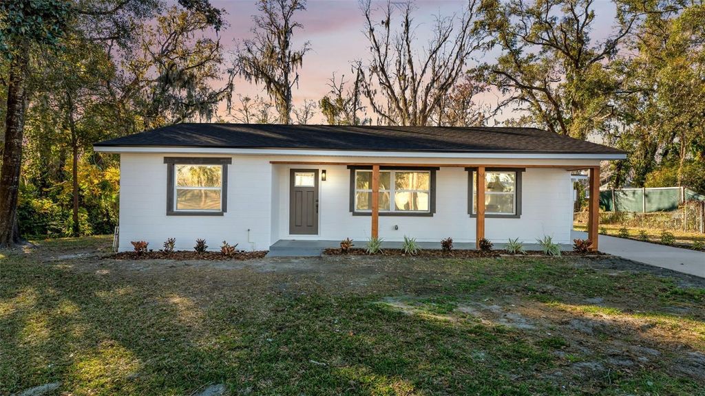 Photo of 707 E Gilchrist Street, Plant City, FL 33563 (MLS # L4958462)