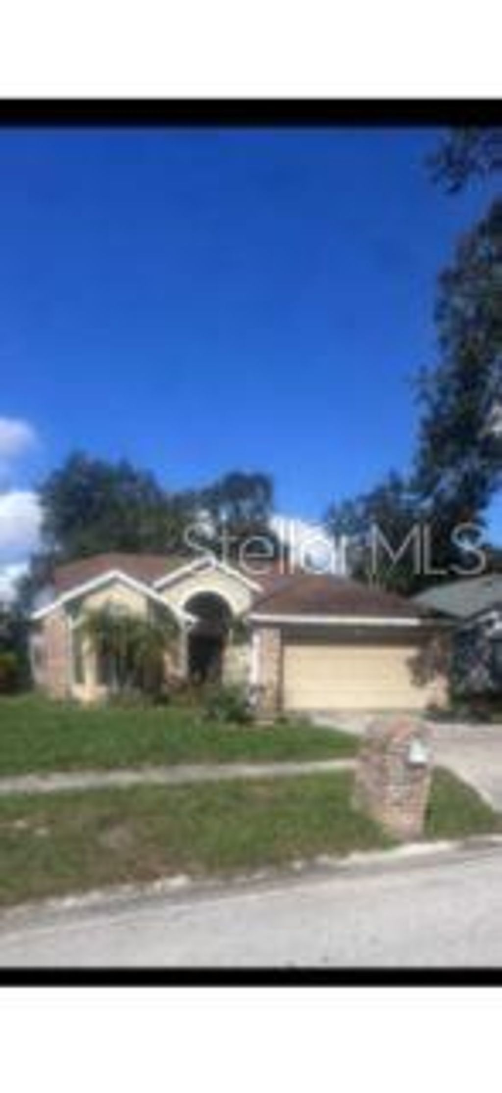 Photo of 1327 Woodfield Oaks Drive, Apopka, FL 32703 (MLS # G5103693)