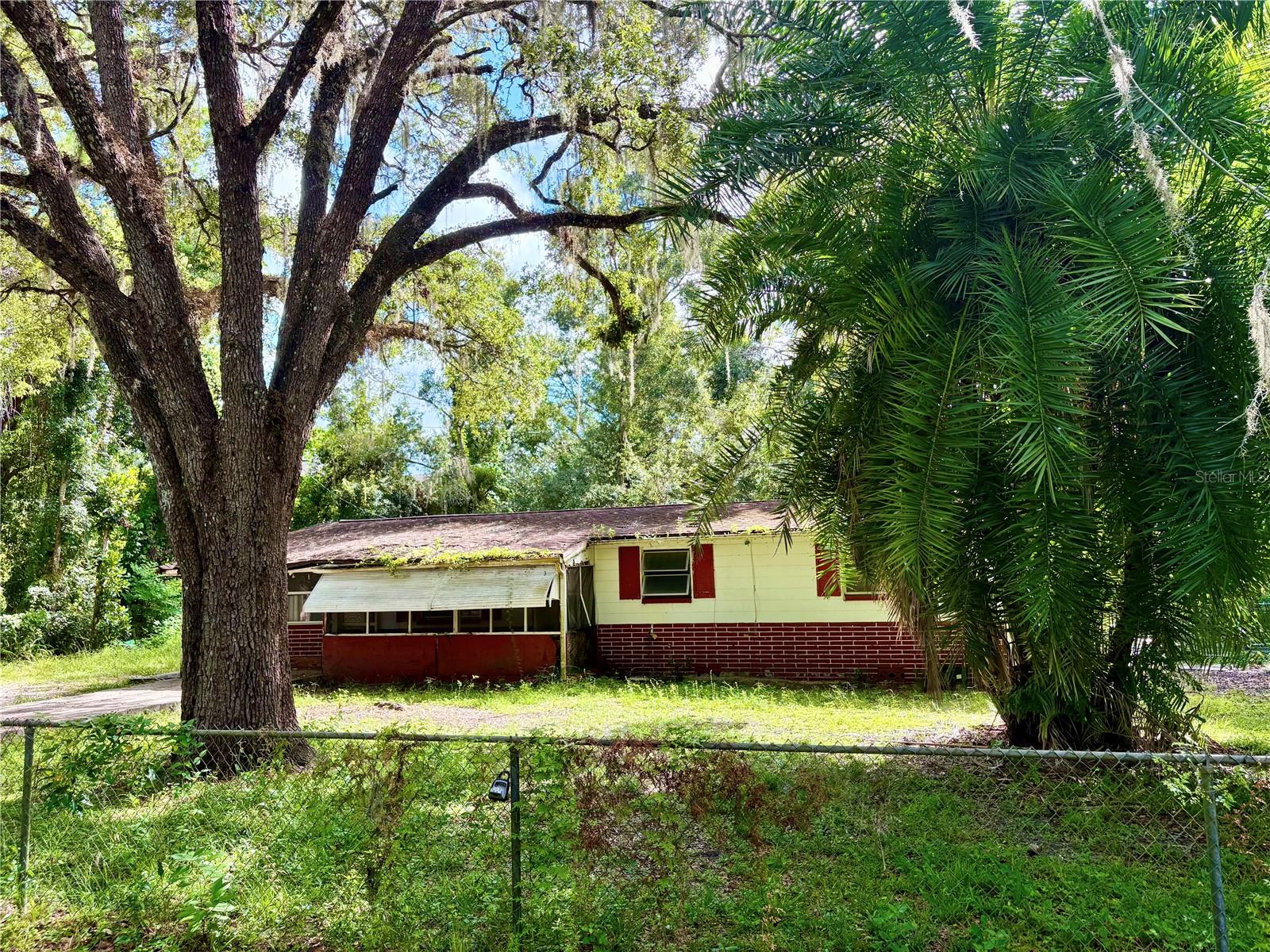 Close to downtown Investor Special – Cash Only! DO NOT CALL AND ASK FOR FINANCING!!! PRIVATE MONEY/HARD MONEY OK!
This 2-bedroom, 1-bath home sits on nearly a quarter acre just minutes from downtown Brooksville. With plenty of potential, this property is perfect for investors looking for their next project or rental opportunity. Don’t miss your chance to bring this home back to life in a prime location! This home needs updating and a roof so please keep that in mind. Schedule a showing today!