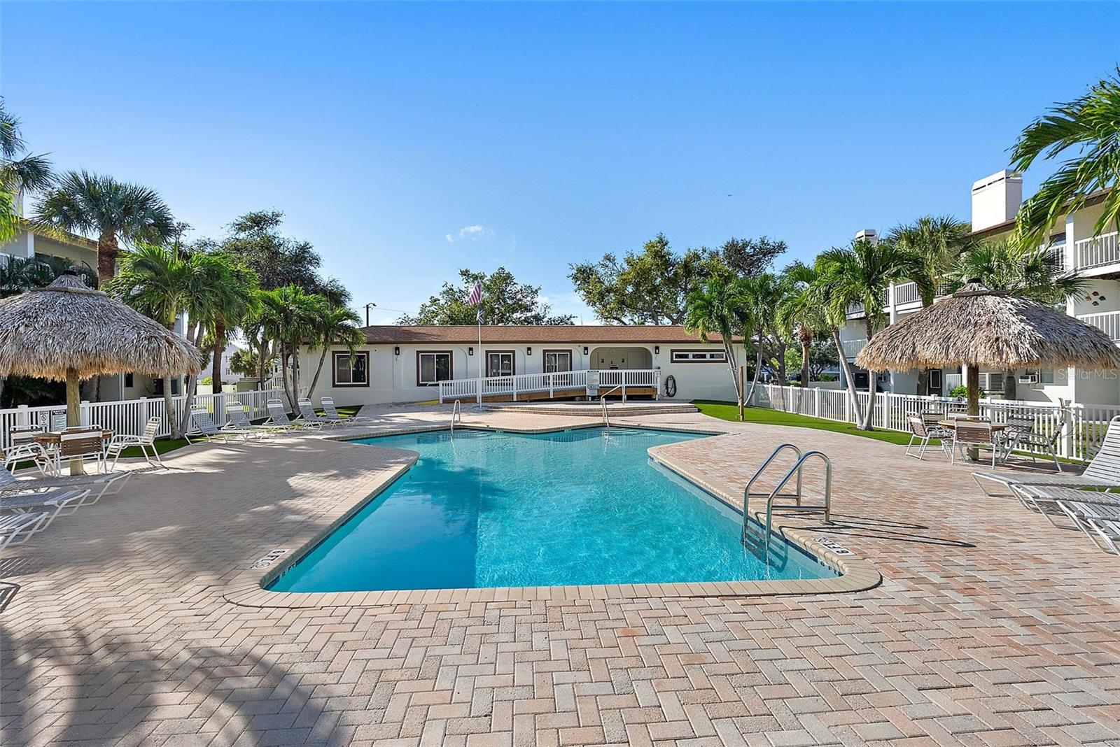 PALMS OF TIERRA - Residential
