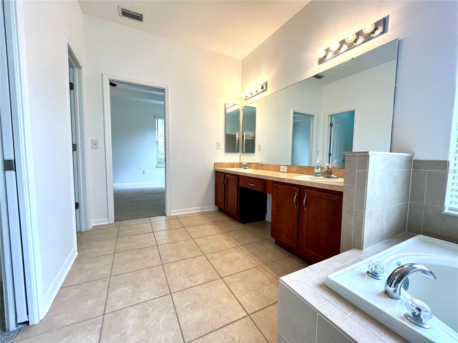 SUNCOAST LAKES PH 03 - Residential Lease