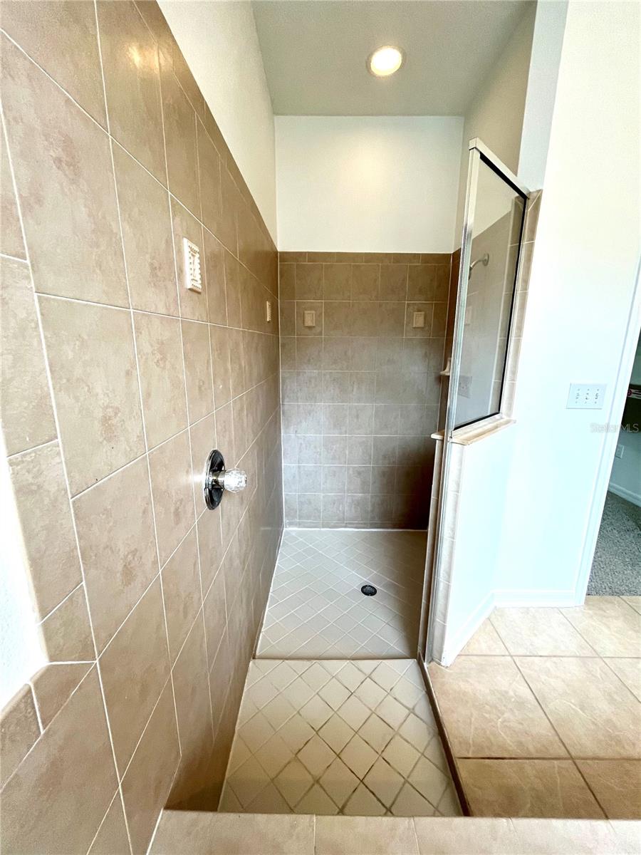 SUNCOAST LAKES PH 03 - Residential Lease