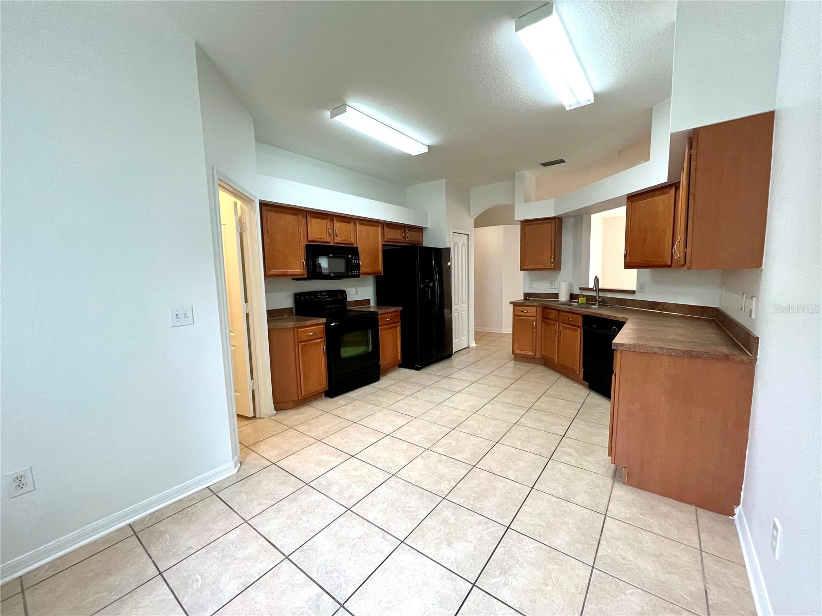 SUNCOAST LAKES PH 03 - Residential Lease