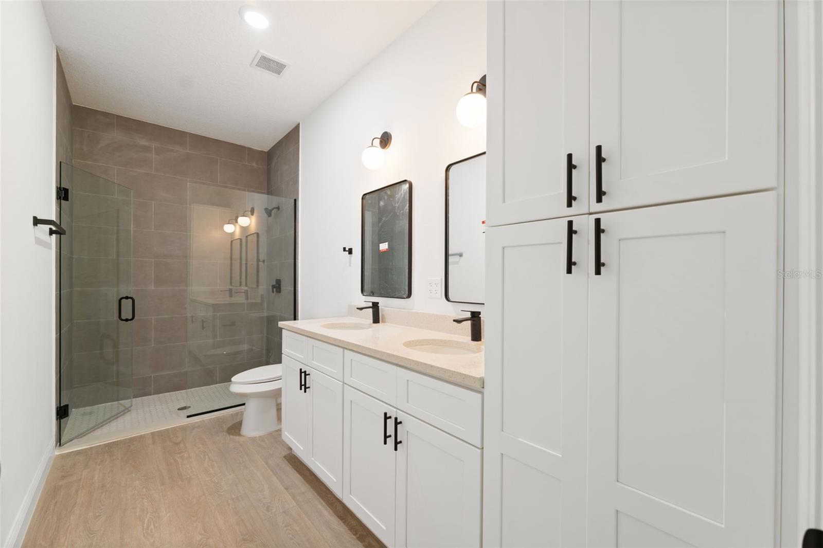 SILVER SPGS SHORES UN #33 - Residential