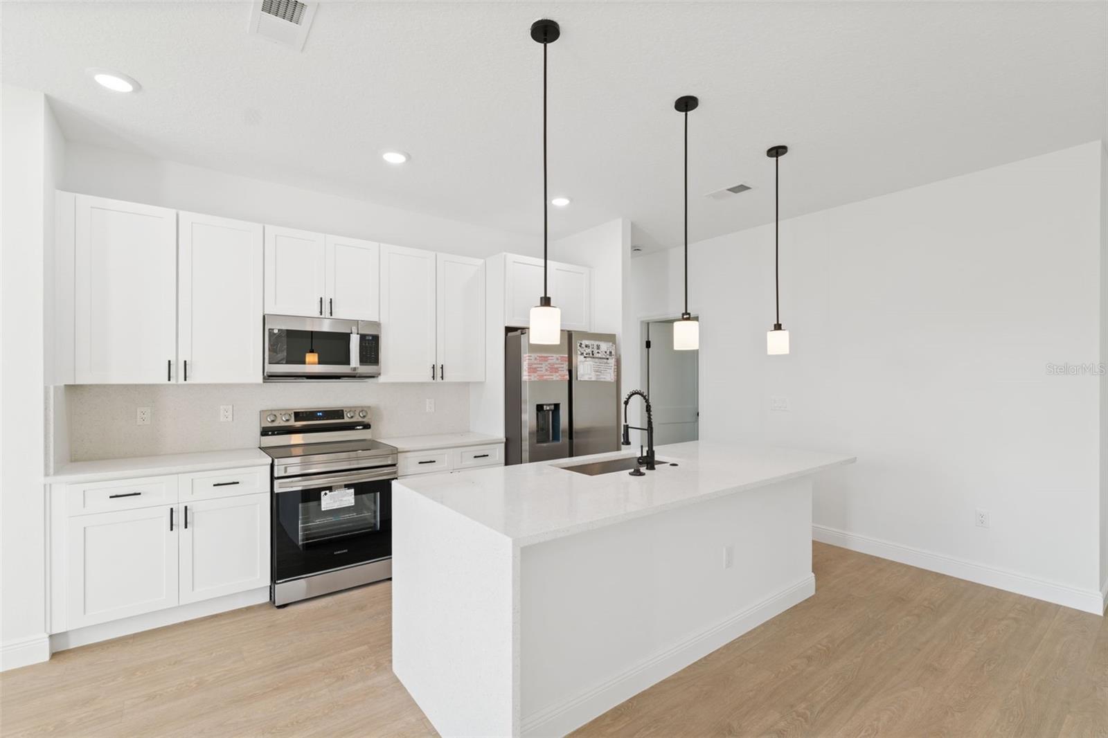 SILVER SPGS SHORES UN #33 - Residential