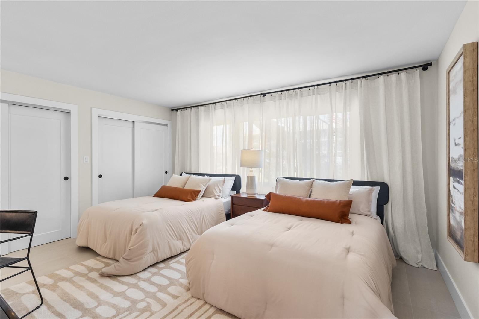 LONGBOAT ARMS - Residential
