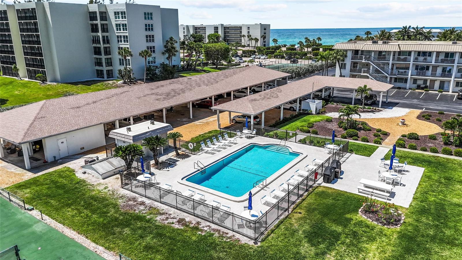 LONGBOAT ARMS - Residential