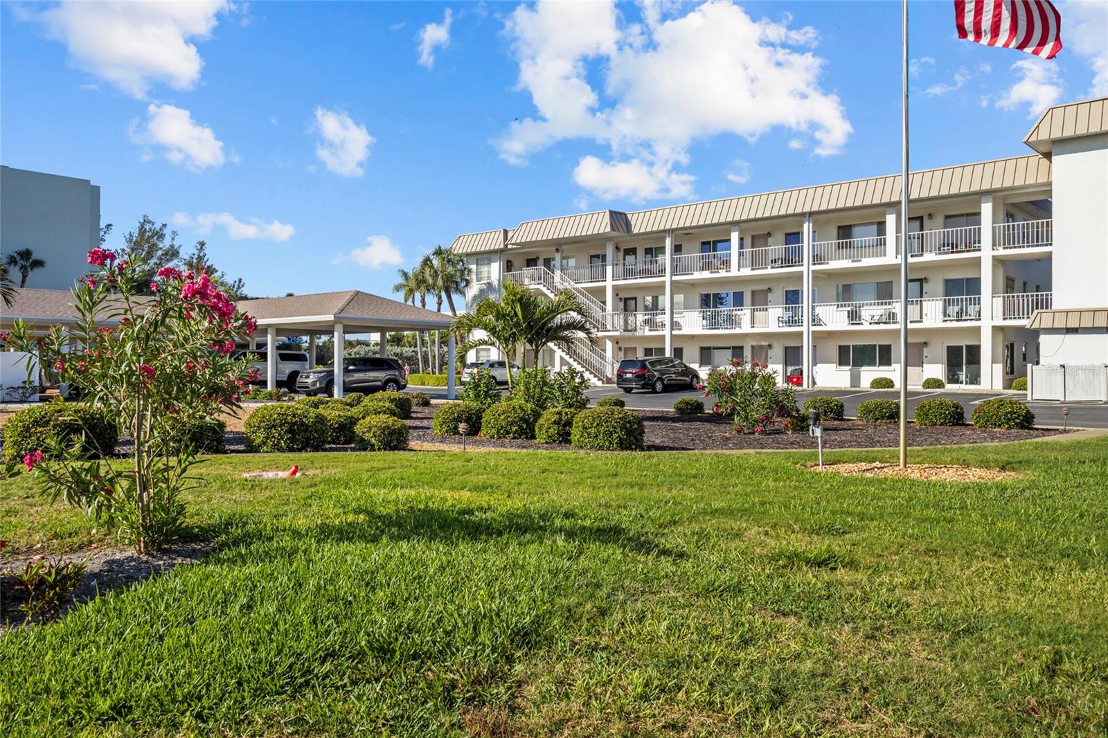 LONGBOAT ARMS - Residential