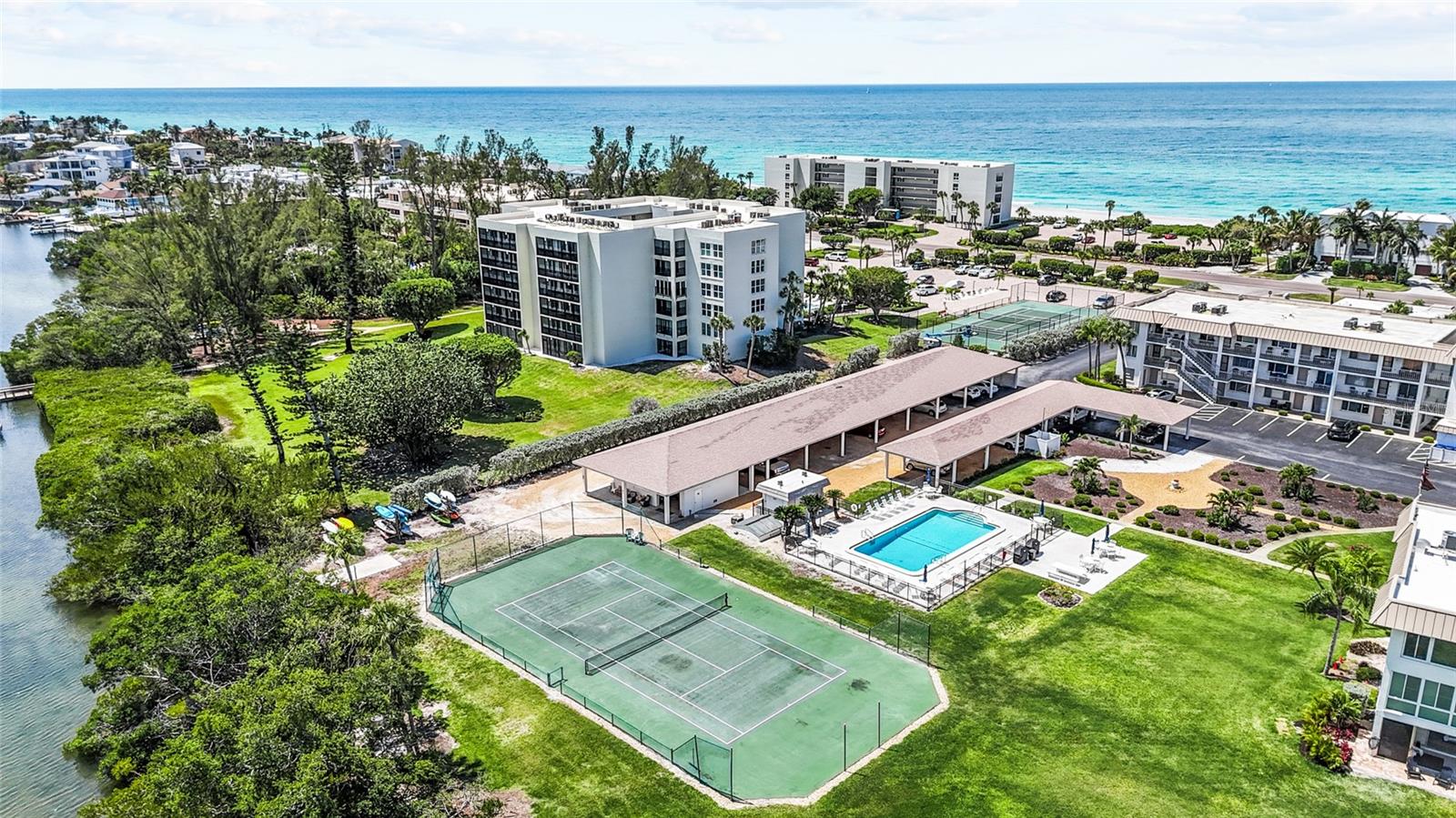 LONGBOAT ARMS - Residential