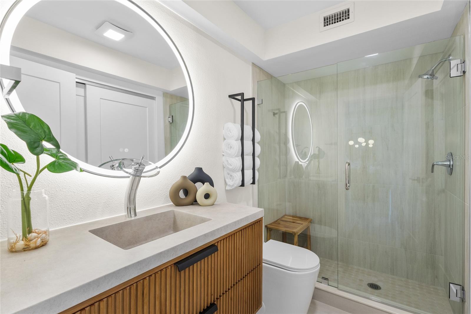 LONGBOAT ARMS - Residential
