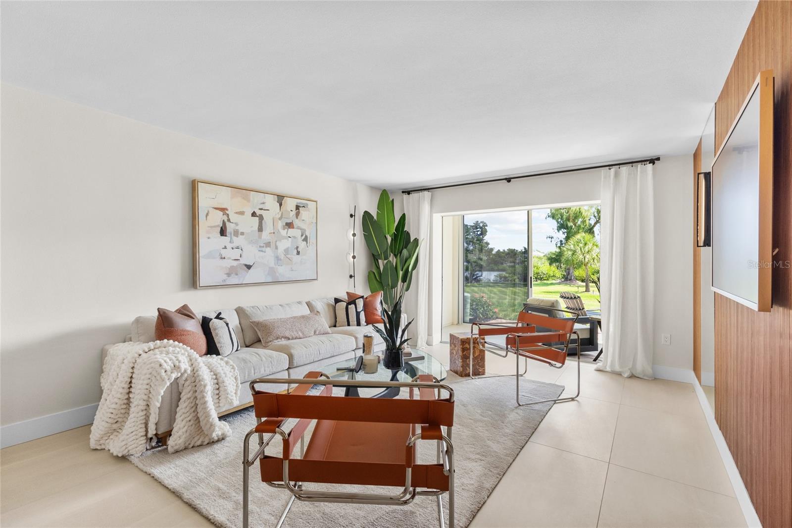 LONGBOAT ARMS - Residential