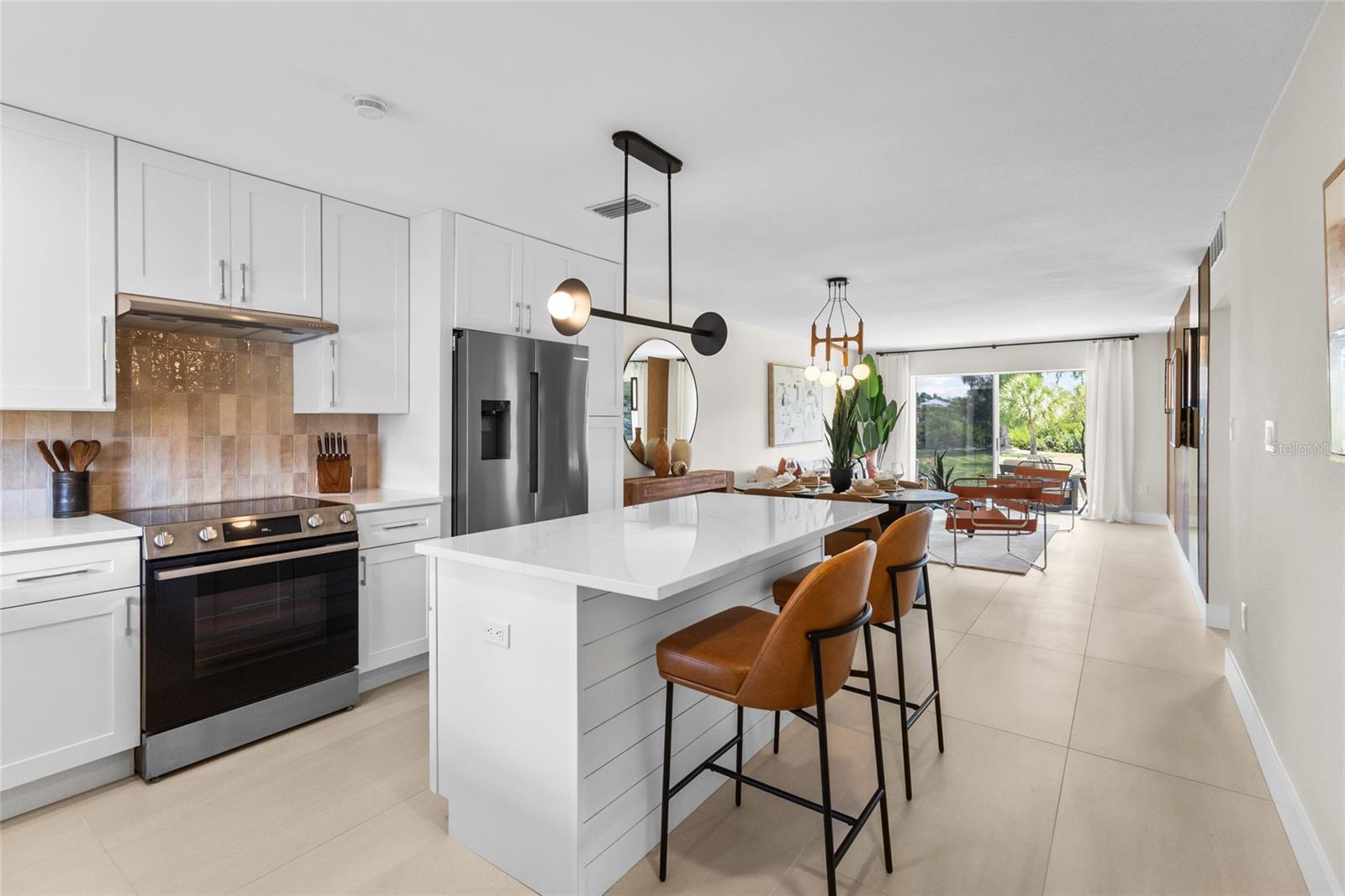 LONGBOAT ARMS - Residential