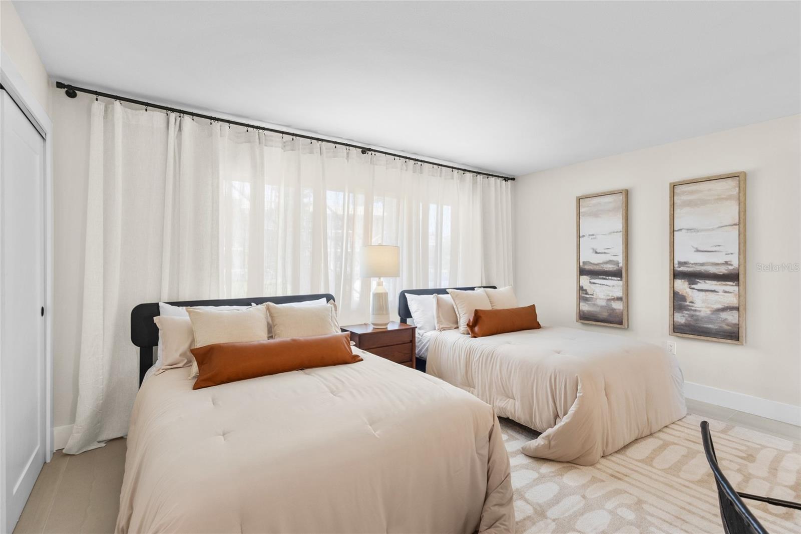 LONGBOAT ARMS - Residential
