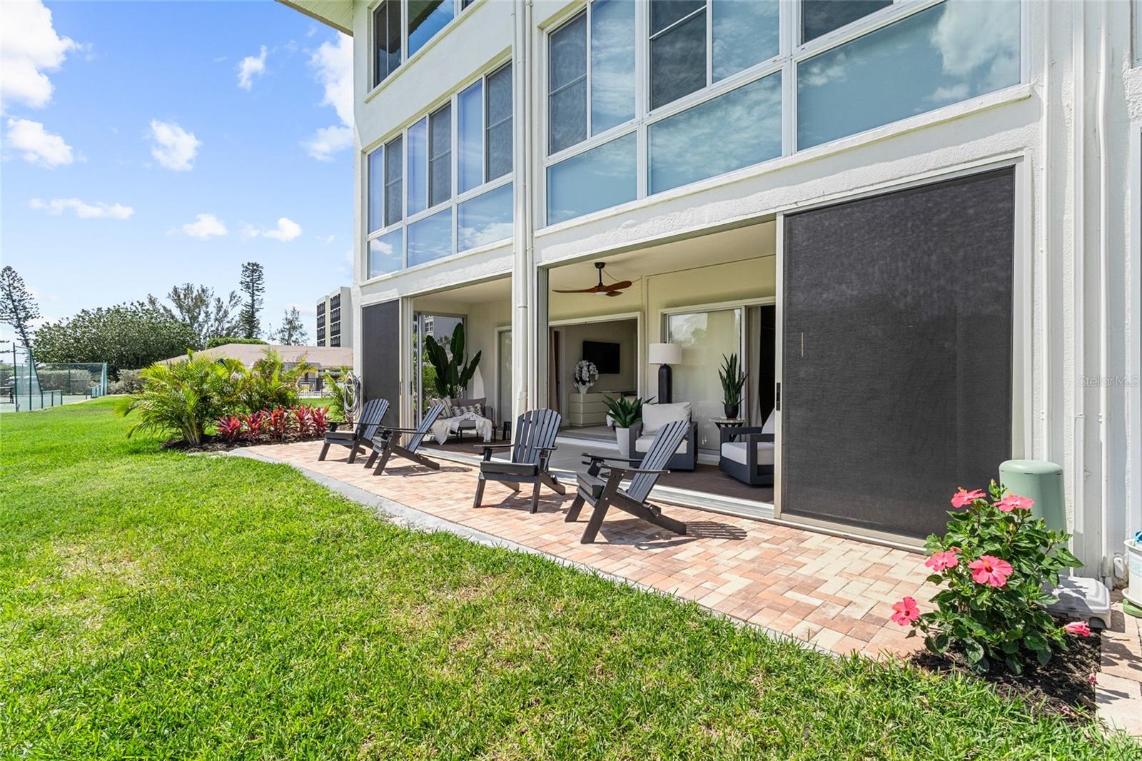 LONGBOAT ARMS - Residential