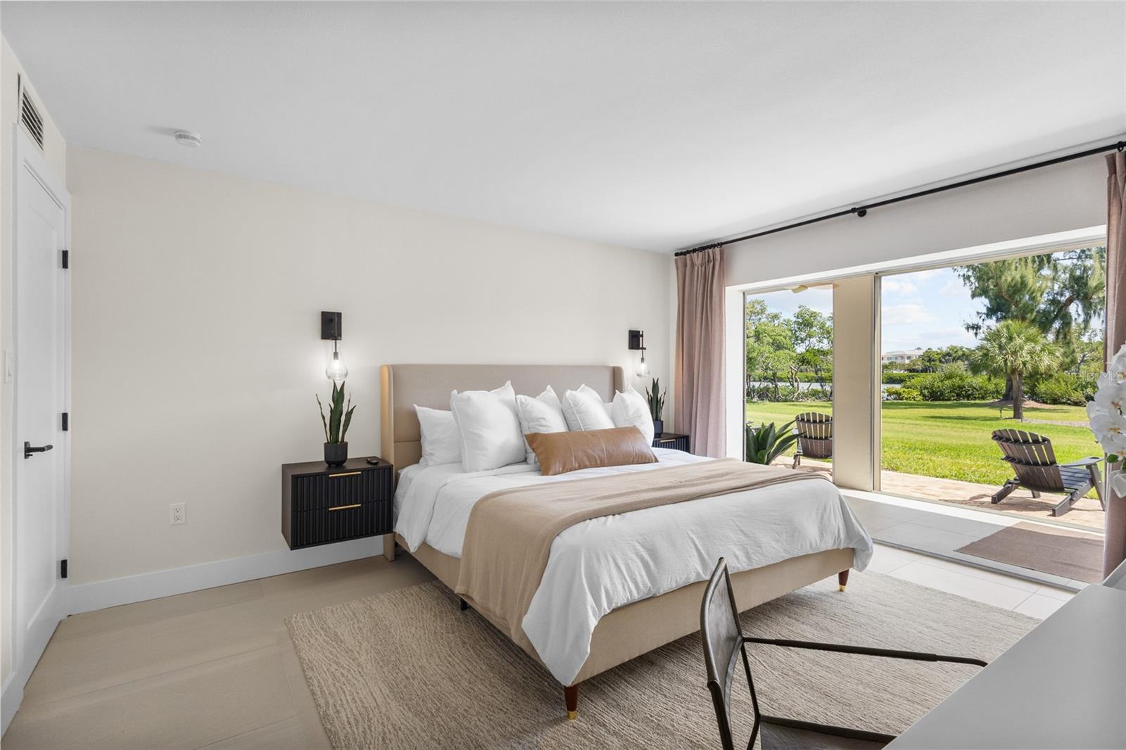 LONGBOAT ARMS - Residential